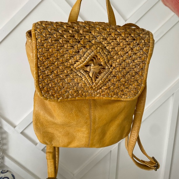 Frye leather “Daffodil” mustard backpack EUC - Picture 2 of 6